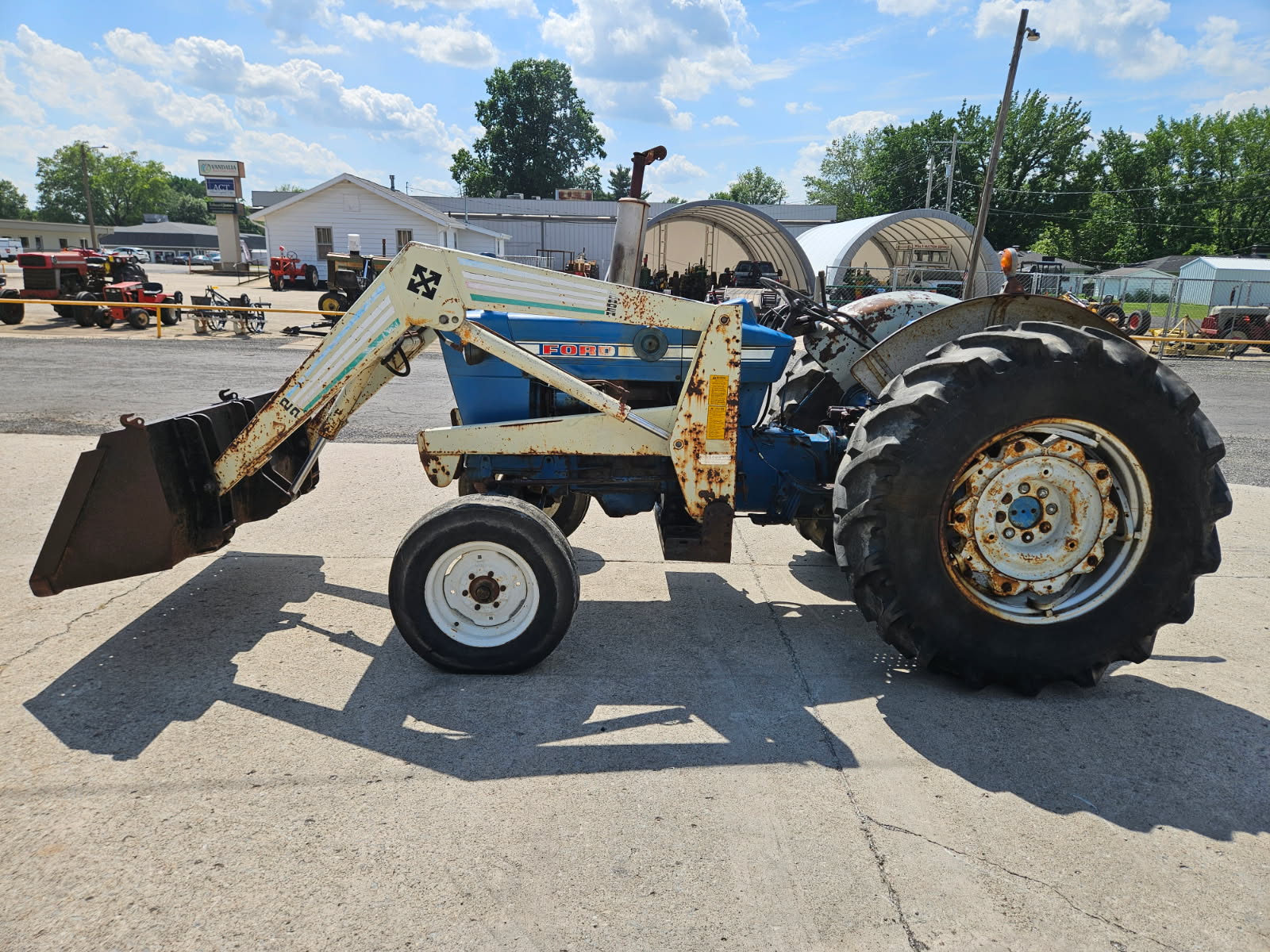 Click on it 1973 Ford 4000 gas utility (14)